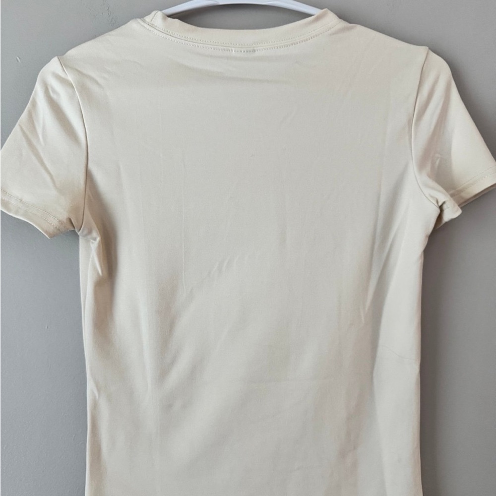 Light Beige Fitted Tuckable Tee – Size Small